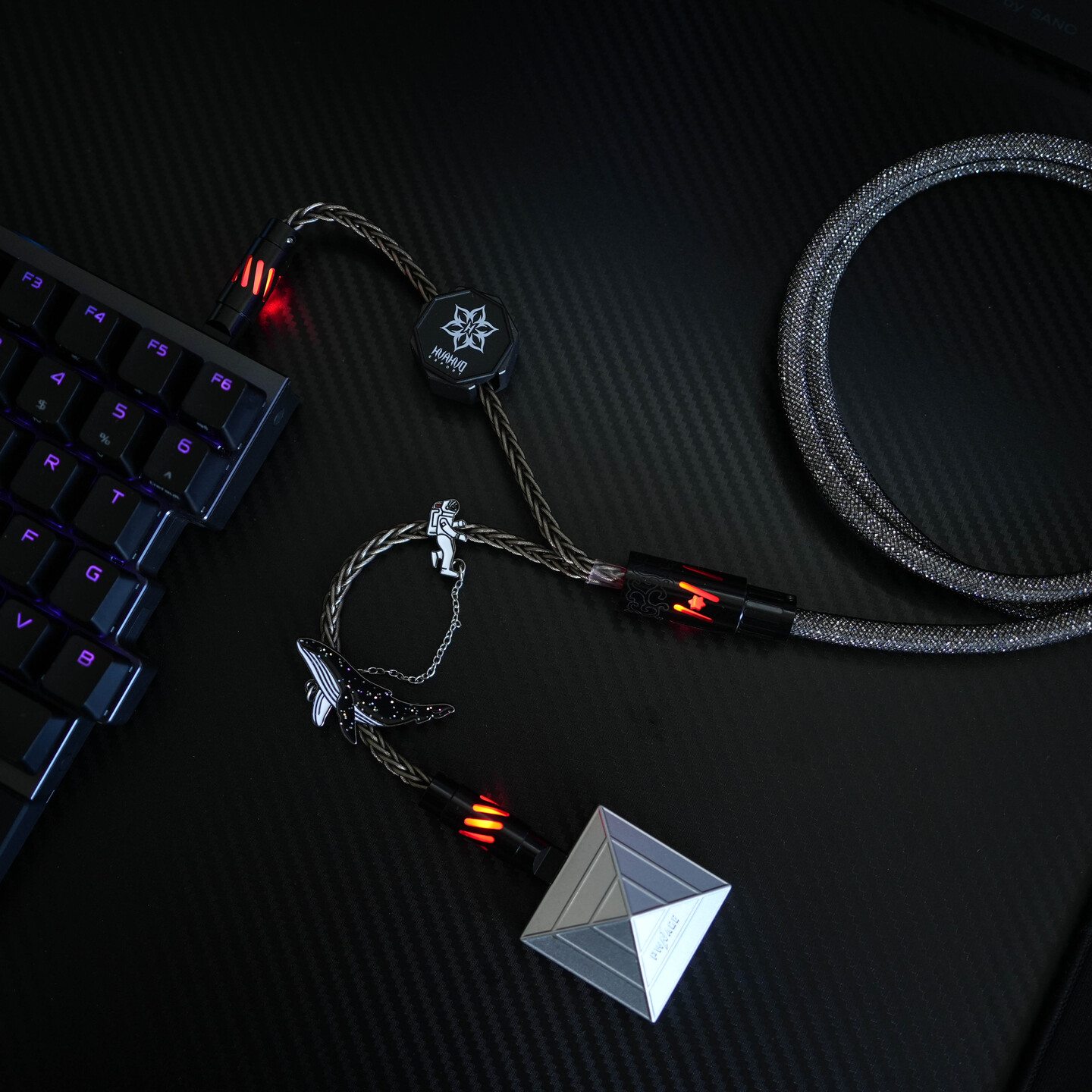 HUAHUO Esports Pro Custom Avia - Type C Detachable Cable Coiled Keyboard recensie en prijs